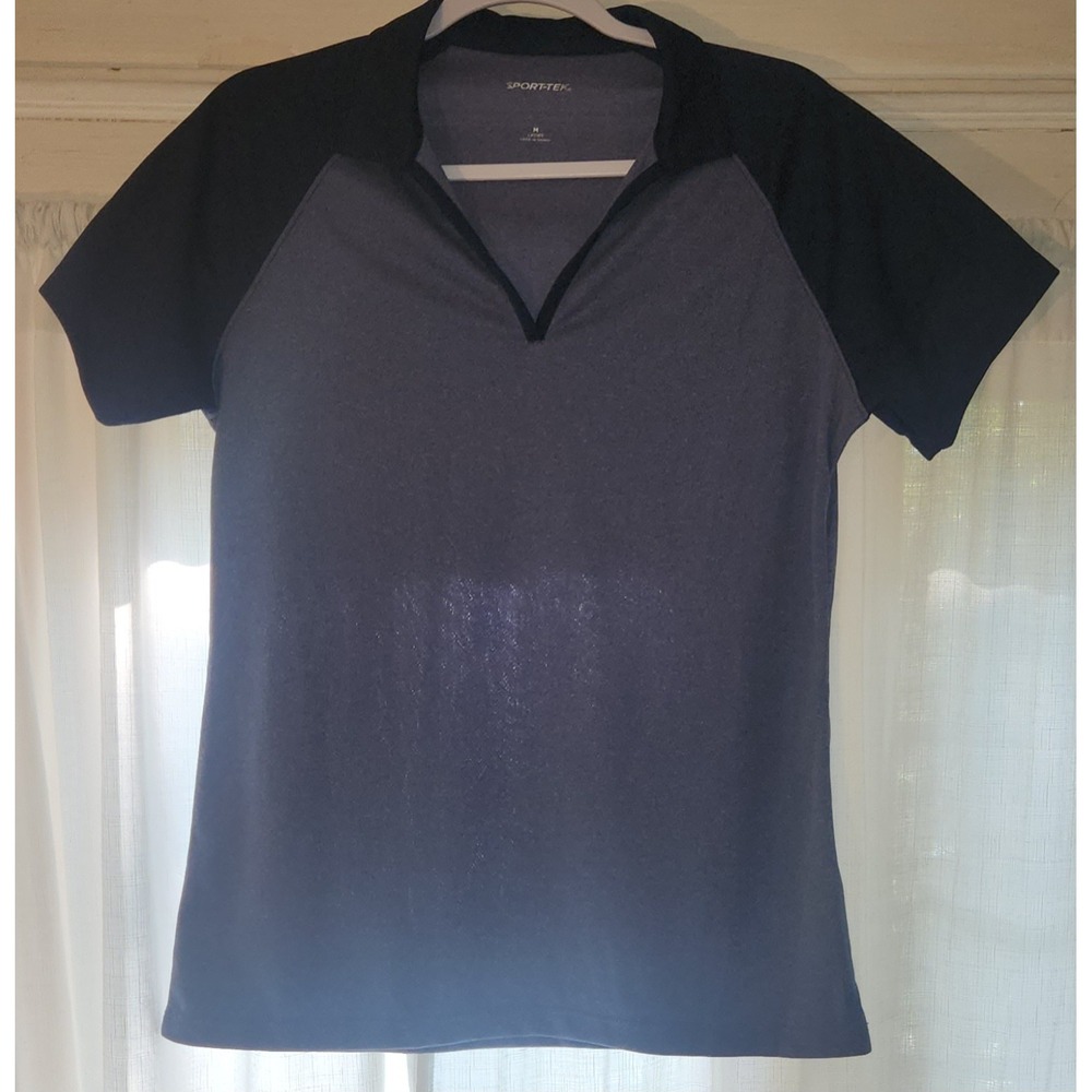 Sport-Tek Women V-Neck Short Sleeve Shirt
MEDIUM